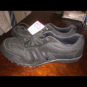 Skechers women’s black memory foam sneakers